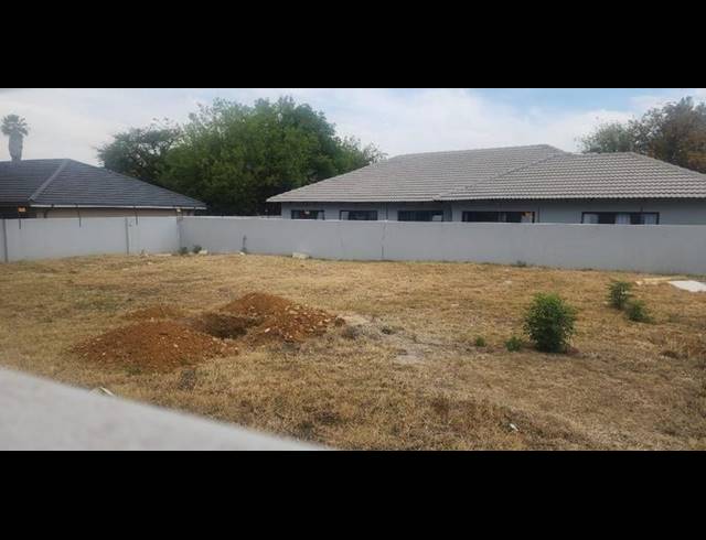 LAND FOR SALE IN BRACKENHURST